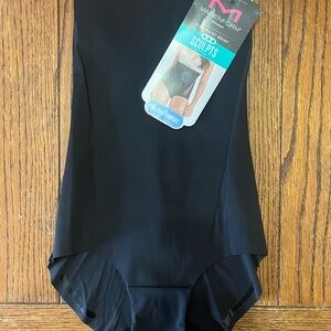 New Maidenform Women Black High Waist Brief Sculpts Ultra Firm Size Small